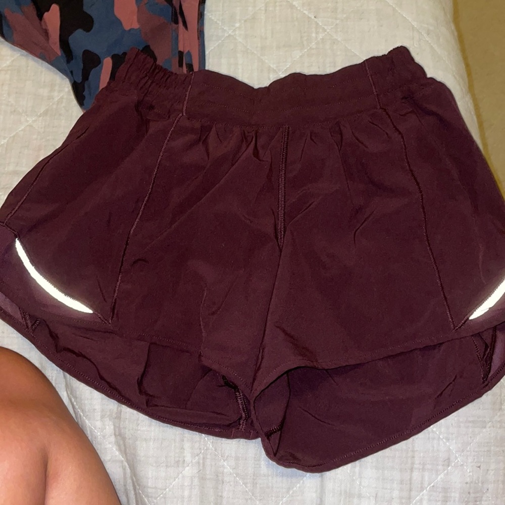 Maroon hotty hot 4 inch lululemon shorts